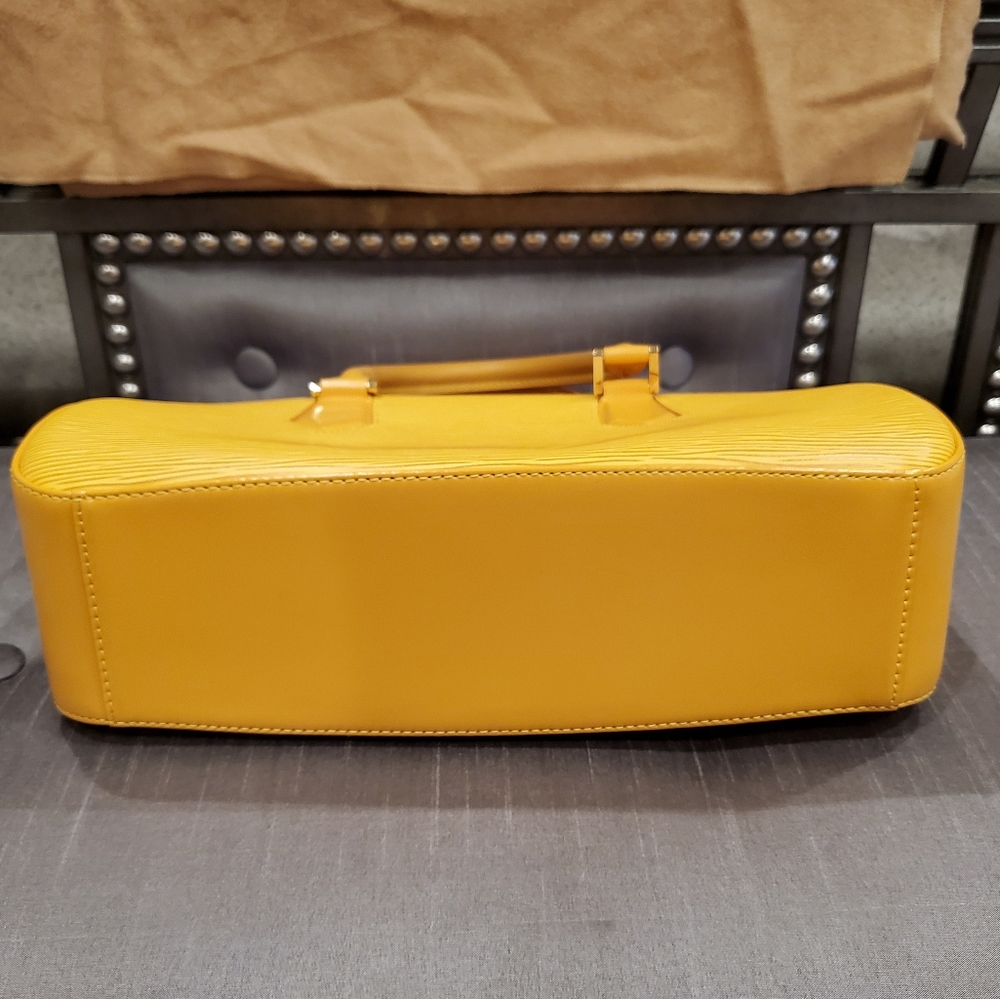 Louis Vuitton -- EPI Bag with Handle - Picture 7 of 9